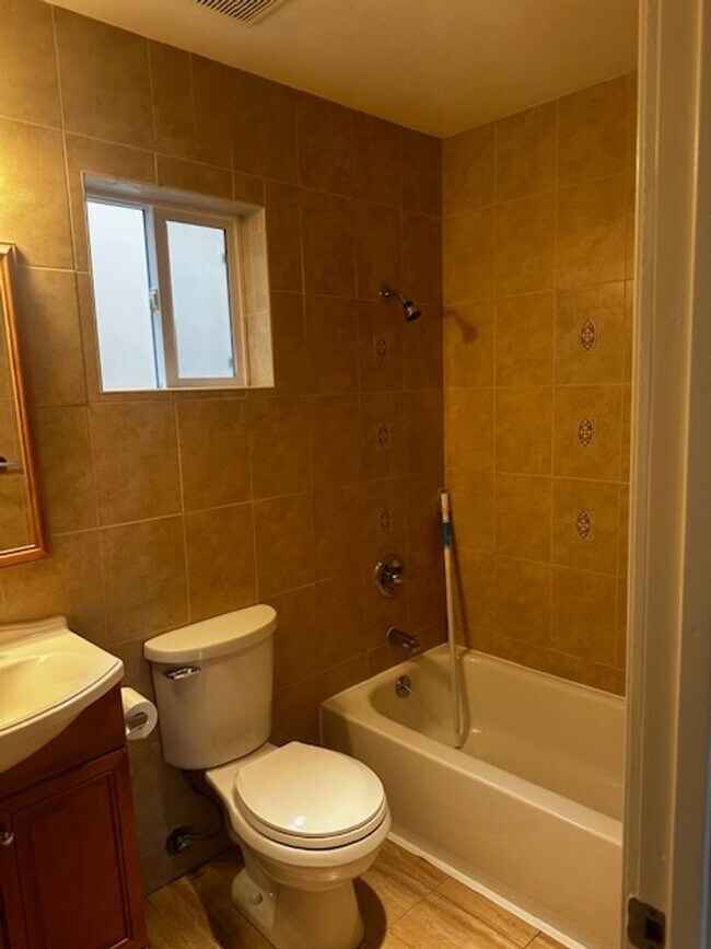 Building Photo - Beautifully remodeled 2 bedroom & 1 bath unit in the heart of Concord