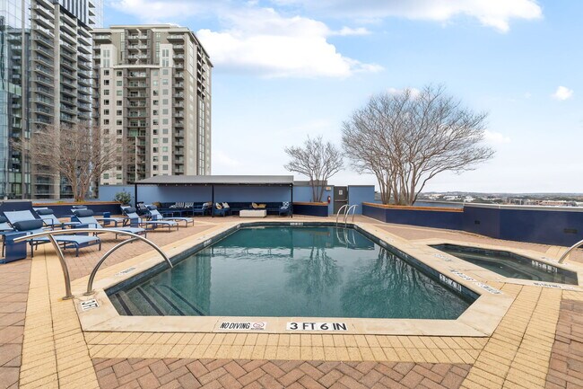 rooftop pool - 54 Rainey St