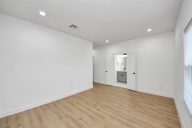 Building Photo - 8316 Corinth St