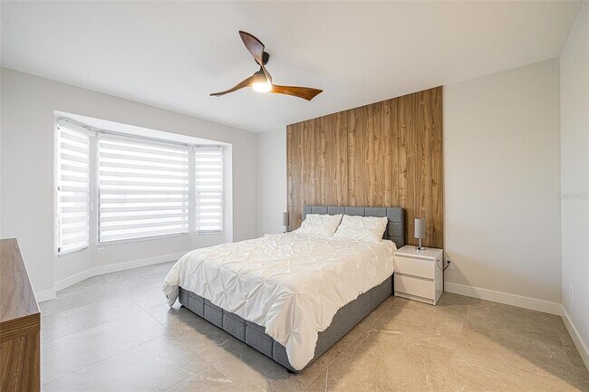 Building Photo - 16320 Kelly Cove Dr