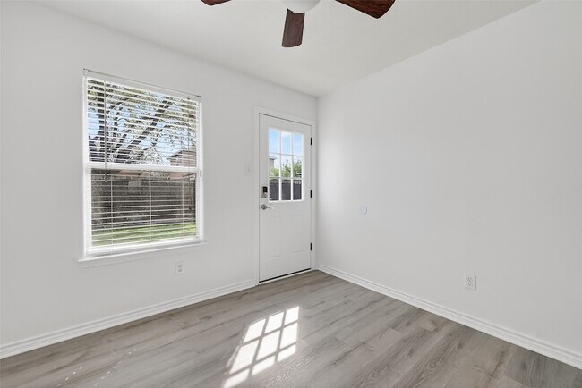 Building Photo - 9111 Grand Villa Ln