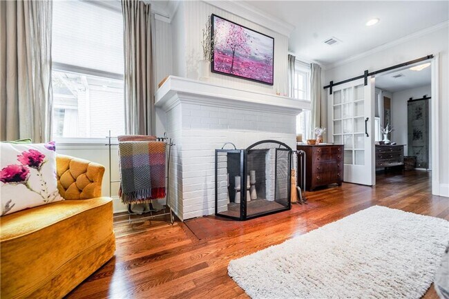 Building Photo - 360 8th St NE