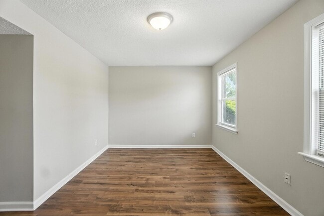 Building Photo - Updated Brick Condo in the Heart of Downto...