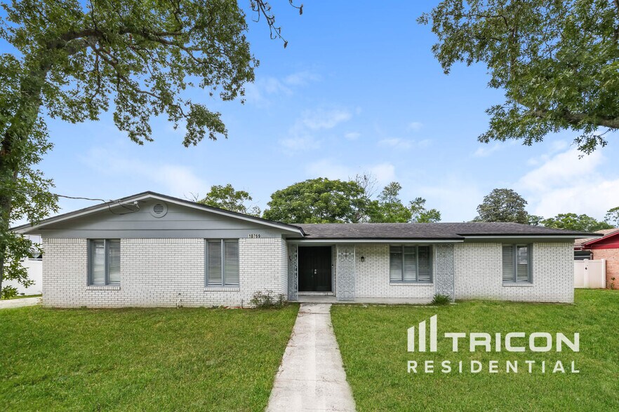 Primary Photo - 10769 High Ridge Rd