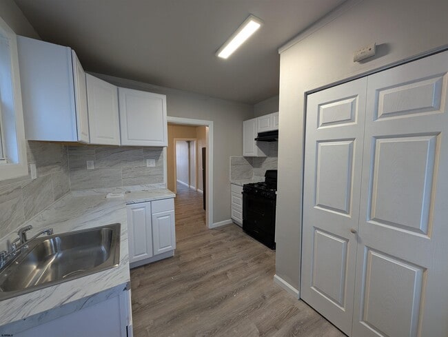 Building Photo - 2002 Grant Ave