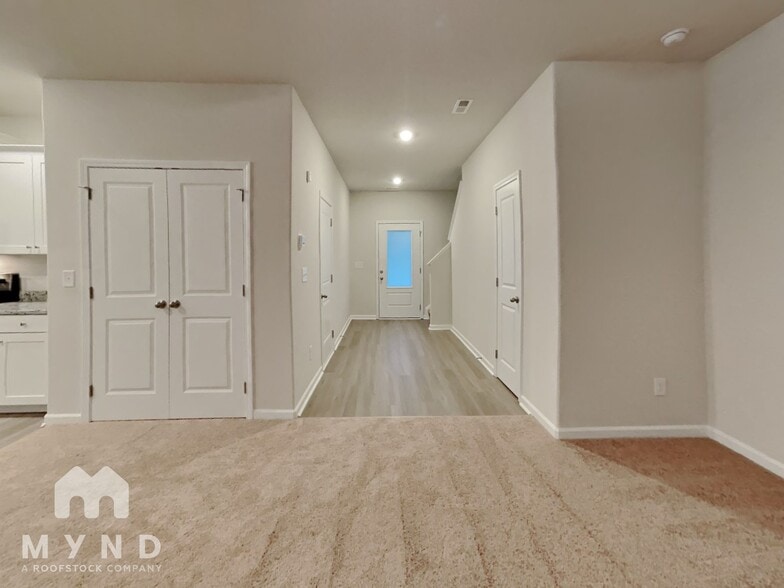 Building Photo - 325 Ivy Bank Dr