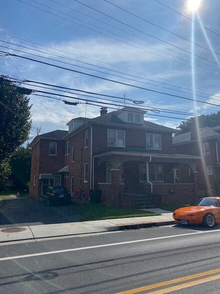 Side Entrance - 319 Amherst St