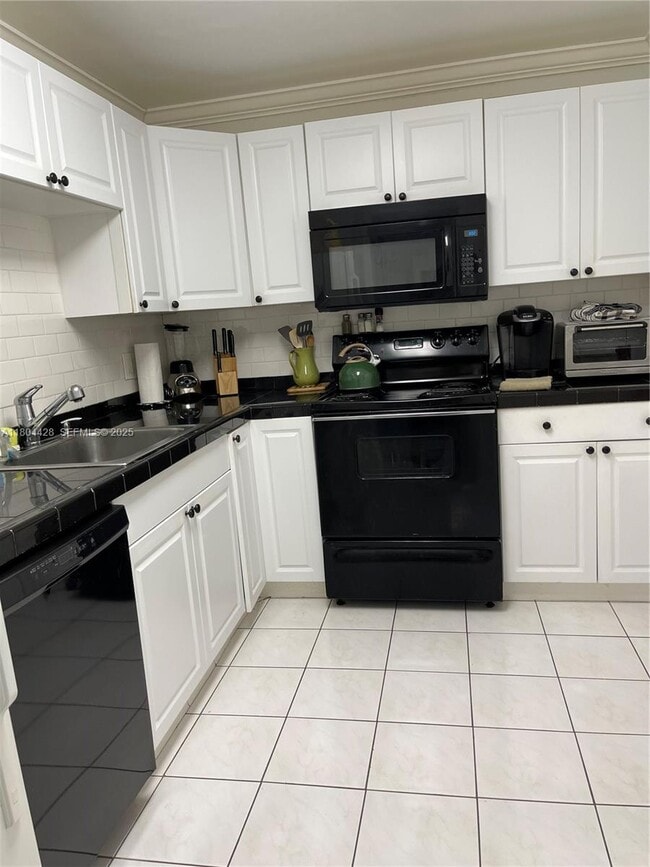 Building Photo - 400 Kings Point Dr