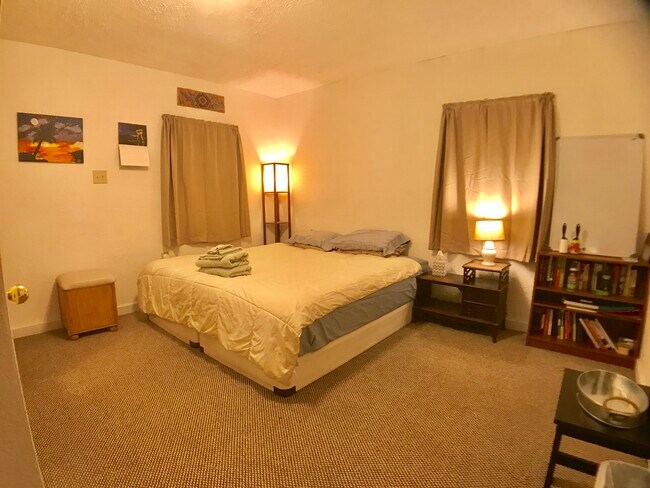 Building Photo - 1734 Olive St