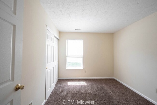 Building Photo - "Charming 3-Bed, 2-Bath Home in Indianapolis – Cozy 1196 Sq Ft Haven Awaits!"