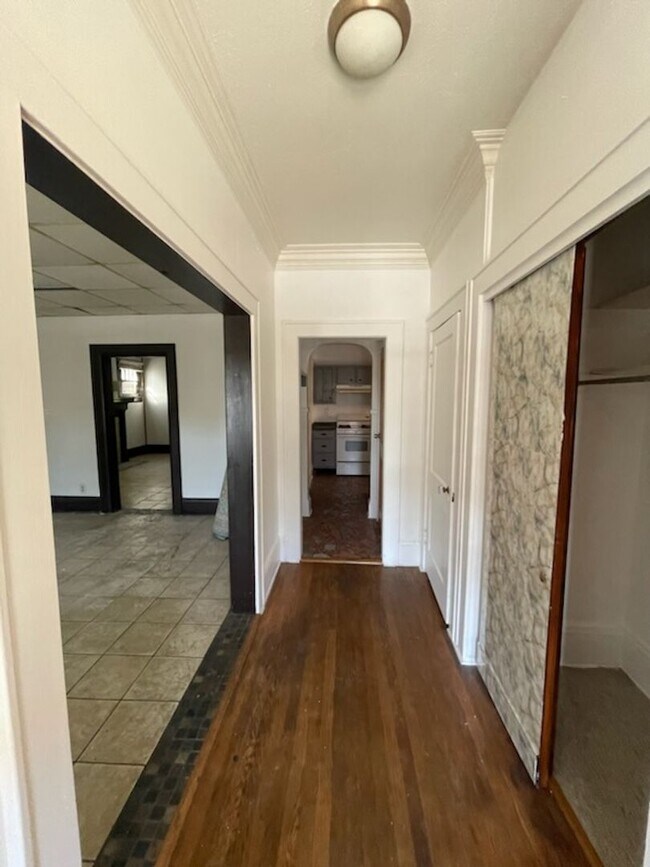 Building Photo - 303 Park Avenue