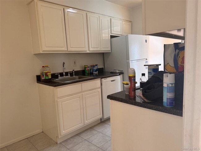 Building Photo - 12 Charles Ln