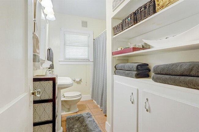 Building Photo - 1705 S 5th St