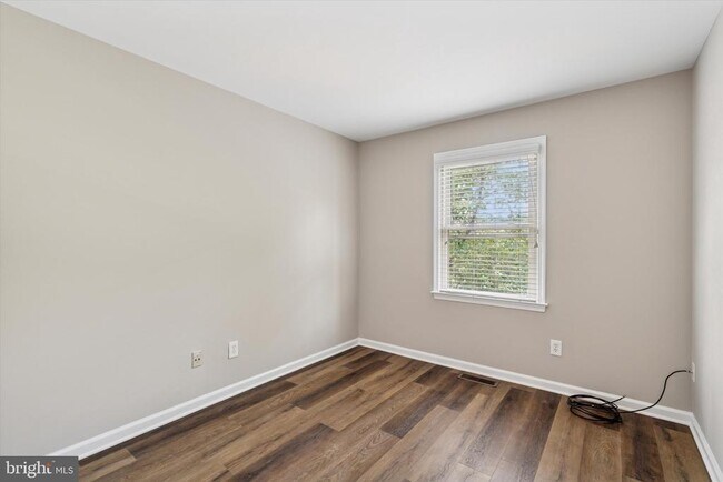 Building Photo - 214 Troon Ct
