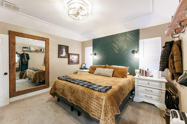 Building Photo - 6037 72nd St