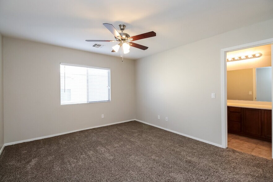 Building Photo - 39245 N Cali Cir