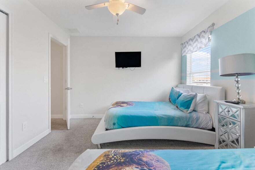 Building Photo - 4743 Kings Castle Cir