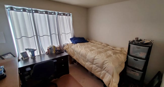 Building Photo - Fantastic Views From This Three Bedroom Townhome