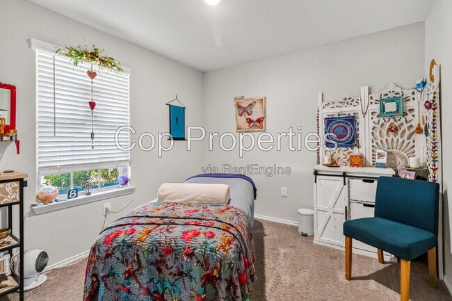 Building Photo - 2425 Ayers Dr