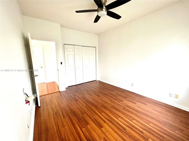 Building Photo - 2791 Oakbrook Manor