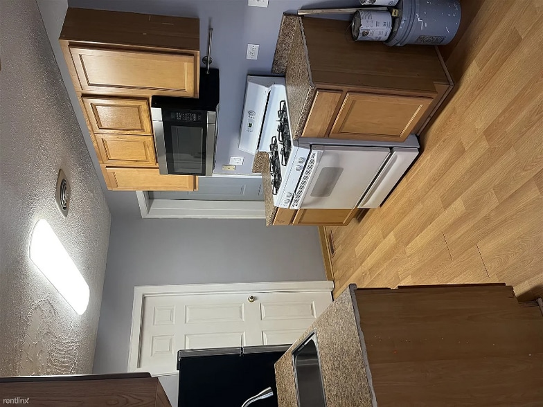 Building Photo - 256 Sunset Ct