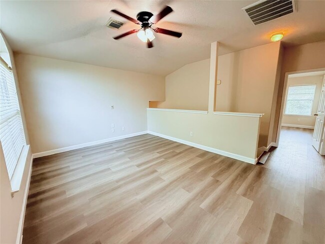 Building Photo - 26430 Richwood Oaks Dr
