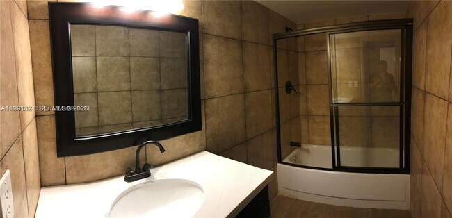 Building Photo - 1540 NE 191st St