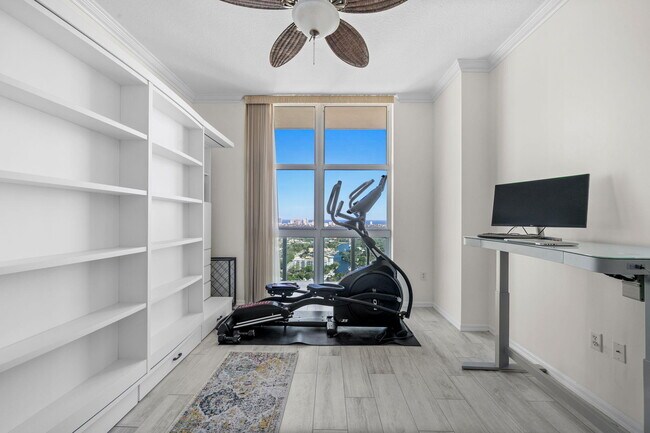 Building Photo - 347 N New River Dr E