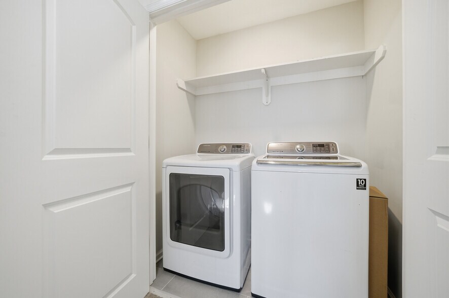 Building Photo - 16 Bagley St