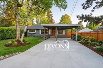 Building Photo - To schedule a showing, click the Contact Us button in the listing on our website.