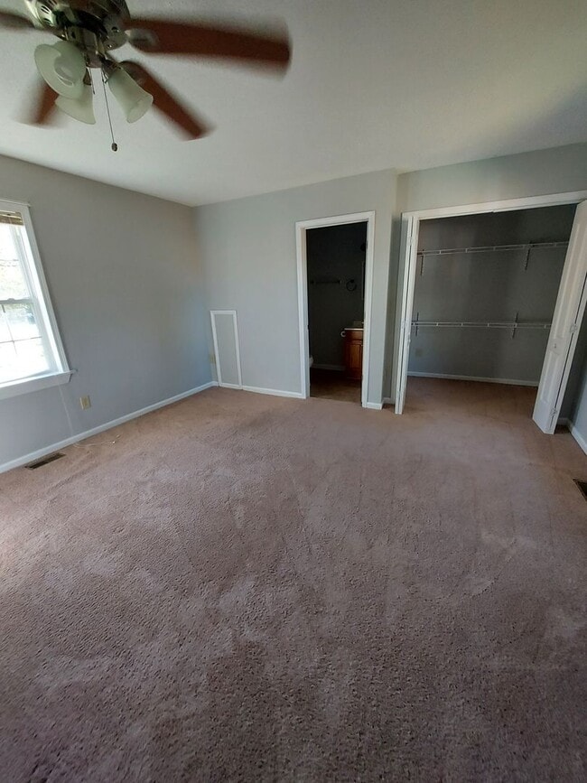 Building Photo - Ranch Home with In-Law Suite