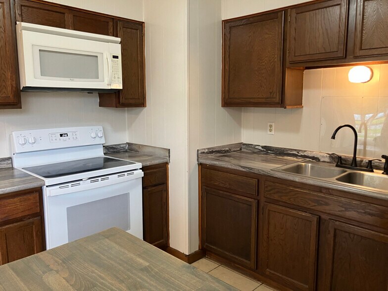 Building Photo - 16313 Lamont Rd