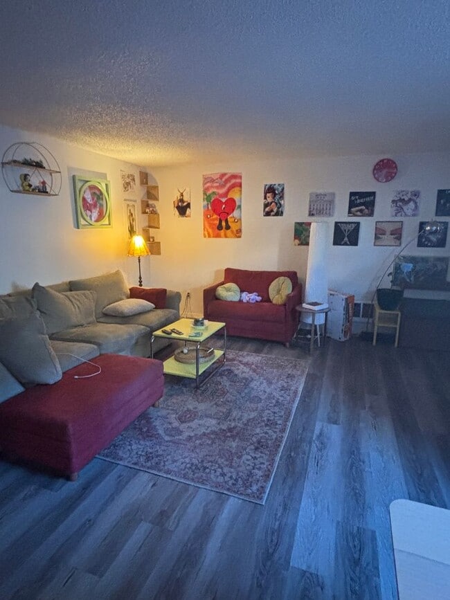 Building Photo - Updated Northgate 2bd 1.5 bath two story unit!