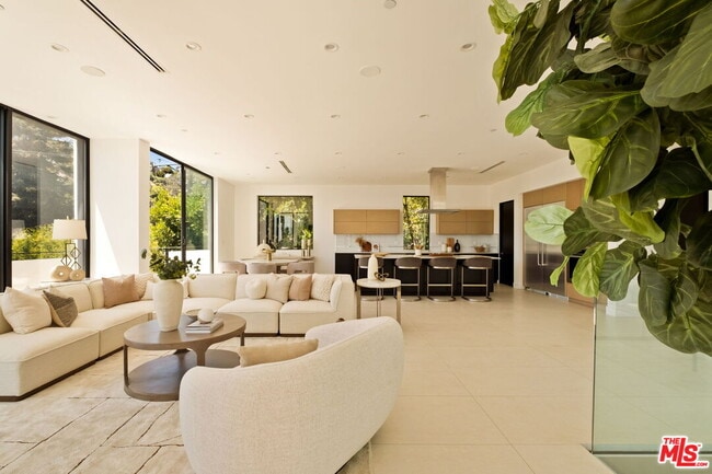 Building Photo - 1516 Forest Knoll Dr