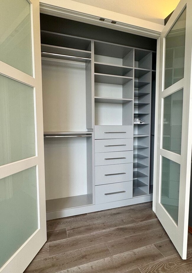 Building Photo - Gallery Penthouse Condo ~ Belltown