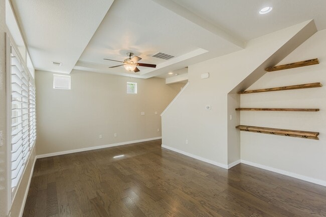 Building Photo - 2656 Champagne Ave