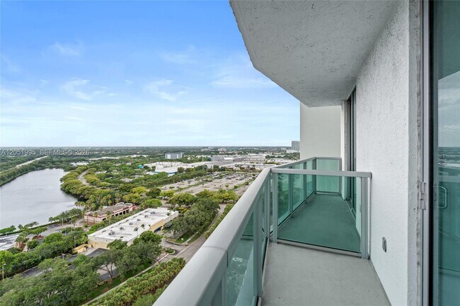 Building Photo - 2681 N Flamingo Rd