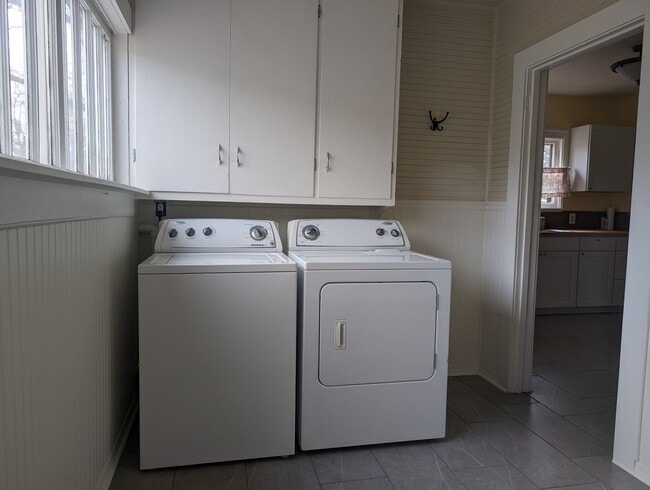 Building Photo - Cozy, Pet Friendly Northside Home