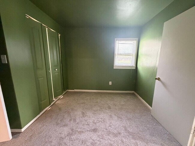 Building Photo - Adorable Home in Lowell School District