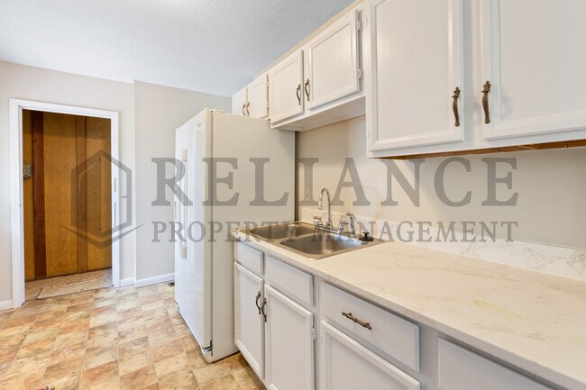 Building Photo - 7429 W Frazier Ln