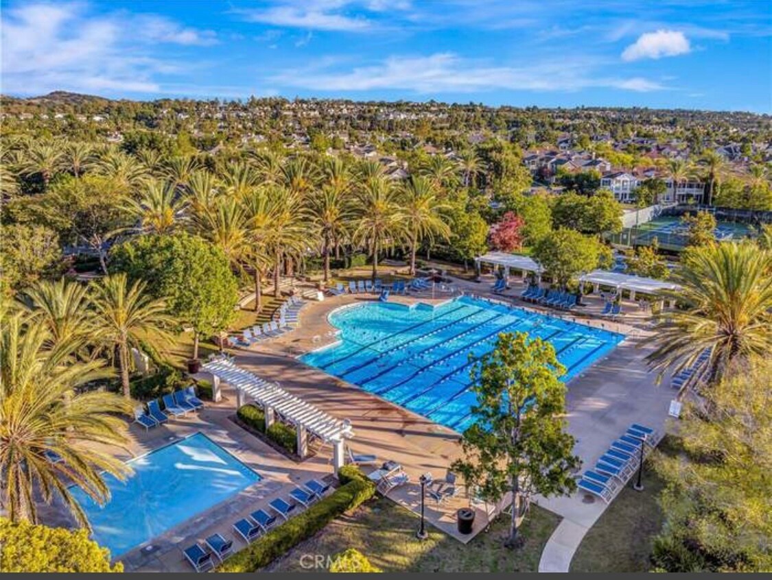 Building Photo - 16 Shelburne St