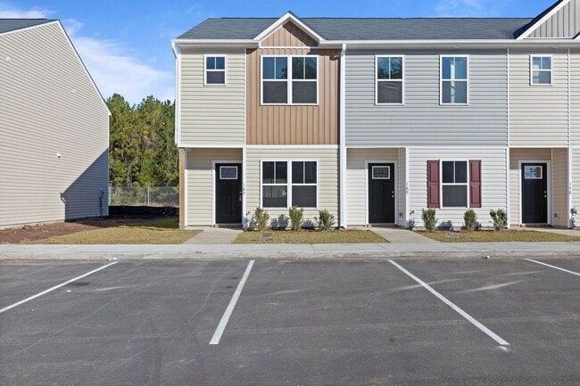 Building Photo - Townhouse For Rent in Holly Ridge