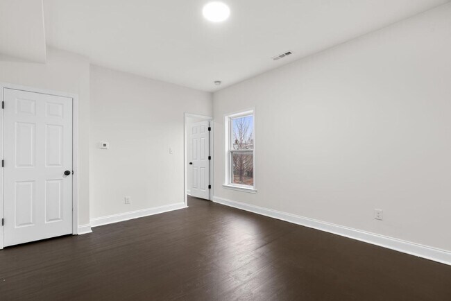 Building Photo - 16 S Conkling St