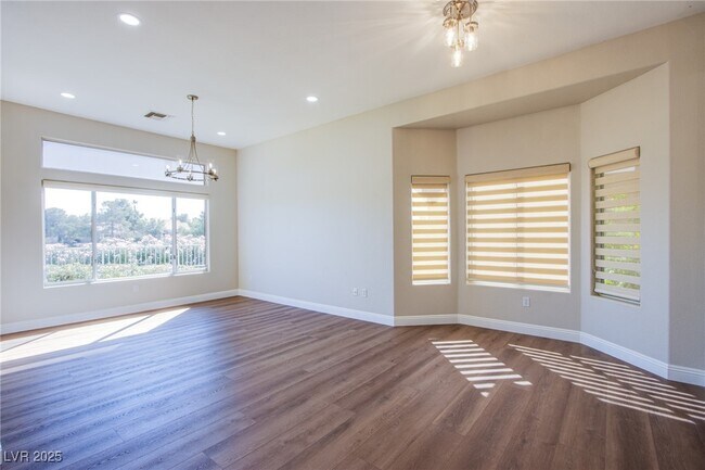 Building Photo - 2660 Crown Ridge Dr