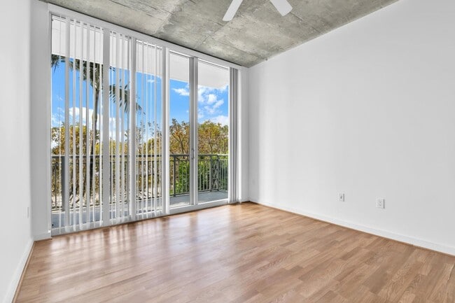 Building Photo - 300 S Australian Ave