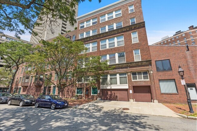 Building Photo - 96 Broadway St