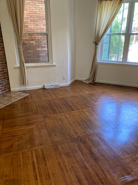 Building Photo - 514 Ivy St