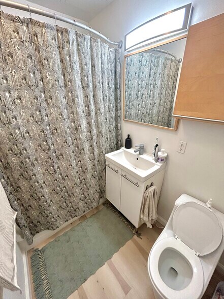 Building Photo - 800 N Eucalyptus Ave