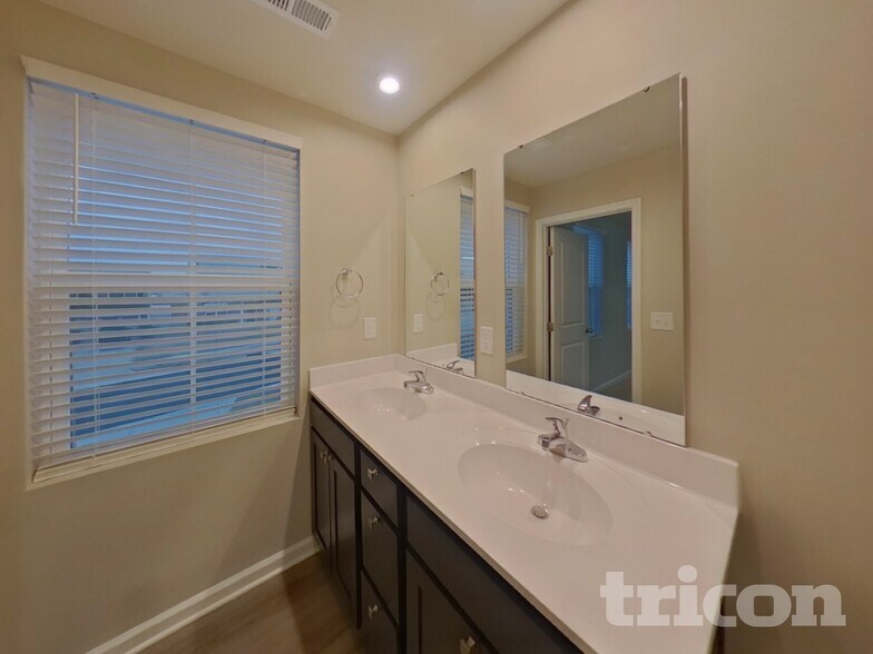 Building Photo - 110 Weymouth Ave