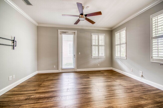 Building Photo - 240 Poinciana Dr